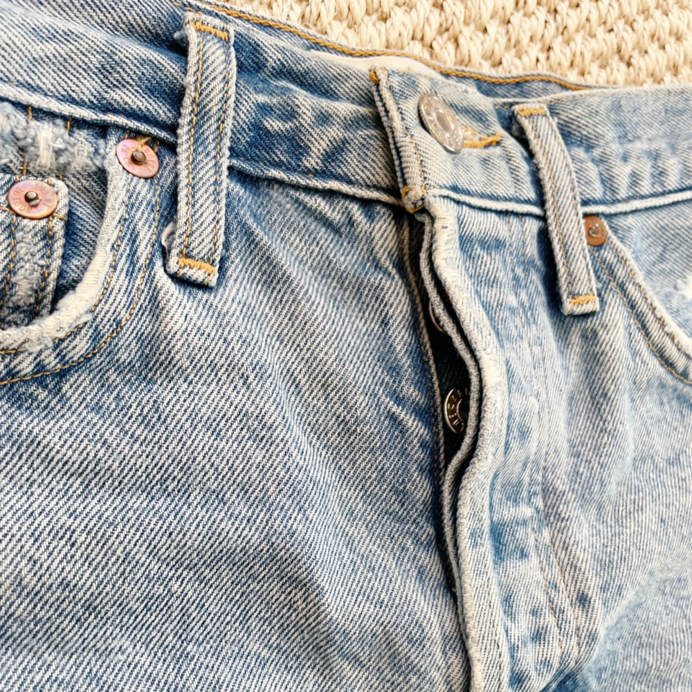 AGOLDE Distressed Denim Cutoff Shorts Women’s Size 24 High Rise Raw Hem - Picture 6 of 12